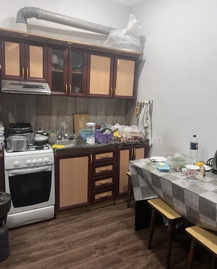 2 Սենյականոց Բնակարան Քարե Շենքում, 45քմ, 3/5 հարկ, Նորմալ Վիճակում, Կահավորված