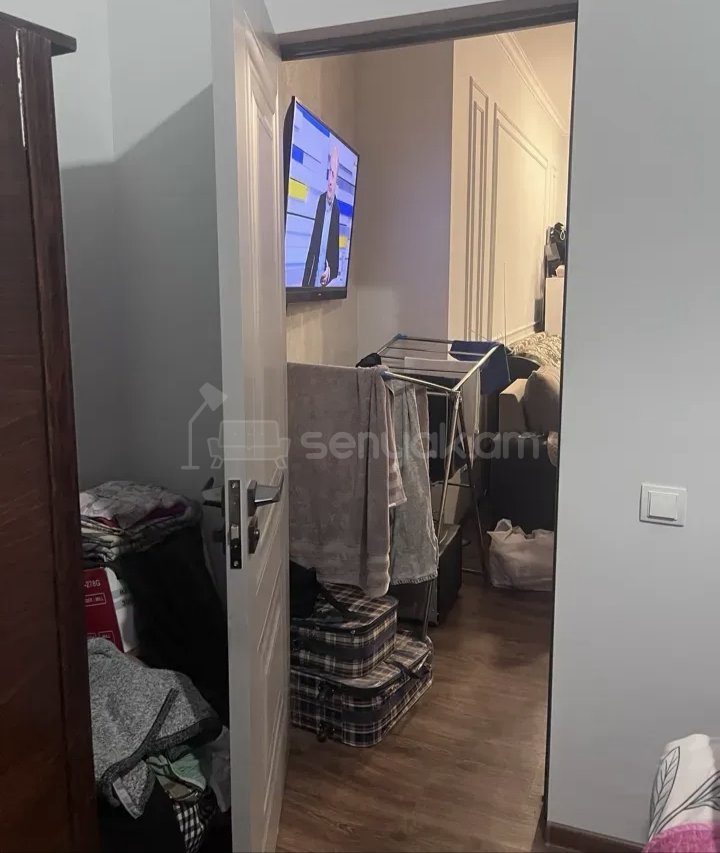 2 Սենյականոց Բնակարան Քարե Շենքում, 45քմ, 3/5 հարկ, Նորմալ Վիճակում, Կահավորված