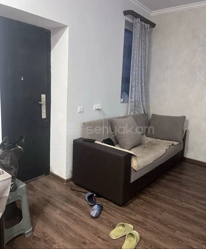 2 Սենյականոց Բնակարան Քարե Շենքում, 45քմ, 3/5 հարկ, Նորմալ Վիճակում, Կահավորված