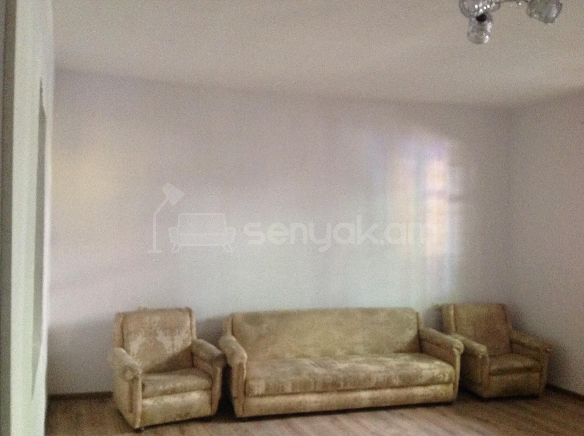 1 Սենյականոց Բնակարան Քարե Շենքում, 43քմ, 2/4 հարկ, Նորմալ Վիճակում, Կահավորված, Արևկող