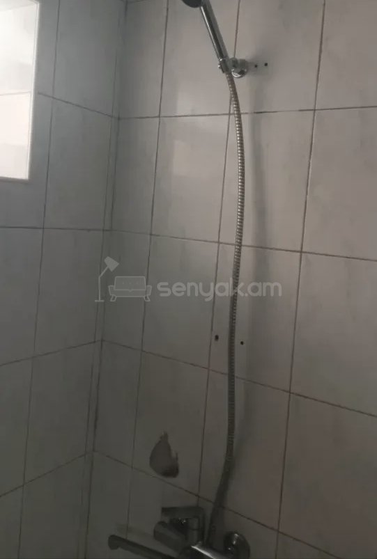 1 Սենյականոց Բնակարան Քարե Շենքում, 42քմ, 5/9 հարկ, Նորմալ Վիճակում, Կահավորված