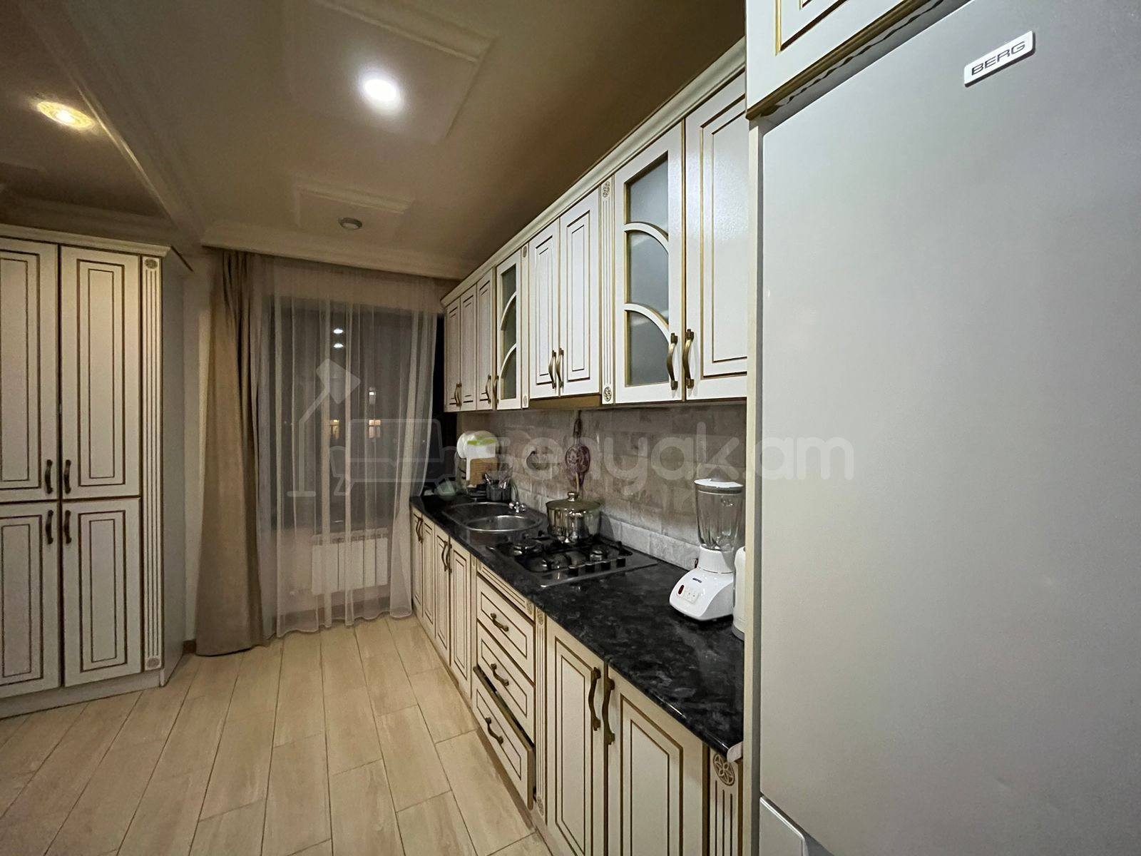 2 Սենյականոց Բնակարան Քարե Շենքում, 60քմ, 4/5 հարկ, Կապիտալ Վերանորոգված, Կահավորված, Արևկող