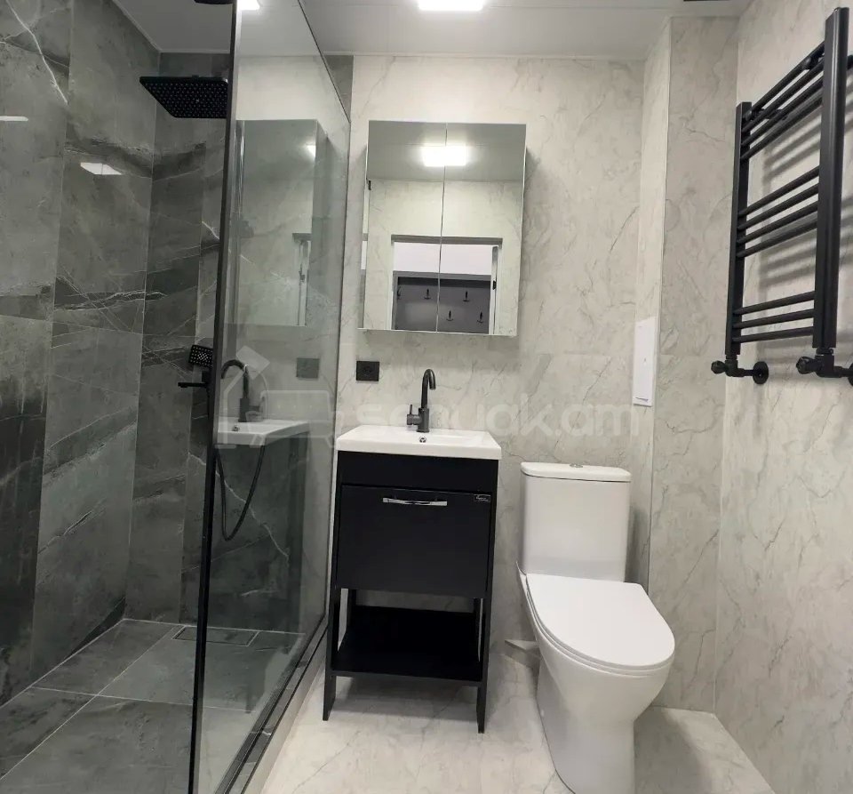 4 Սենյականոց Բնակարան Քարե Շենքում, 78քմ, 2/5 հարկ, Դիզայներական Վերանորոգված