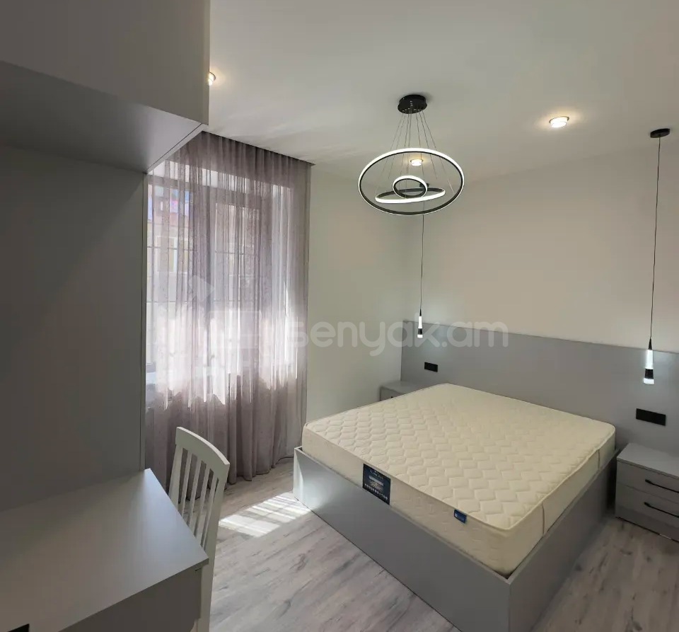 4 Սենյականոց Բնակարան Քարե Շենքում, 78քմ, 2/5 հարկ, Դիզայներական Վերանորոգված