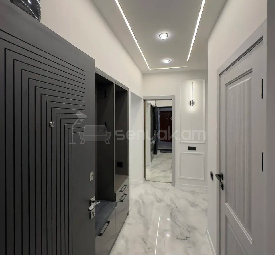 4 Սենյականոց Բնակարան Քարե Շենքում, 78քմ, 2/5 հարկ, Դիզայներական Վերանորոգված