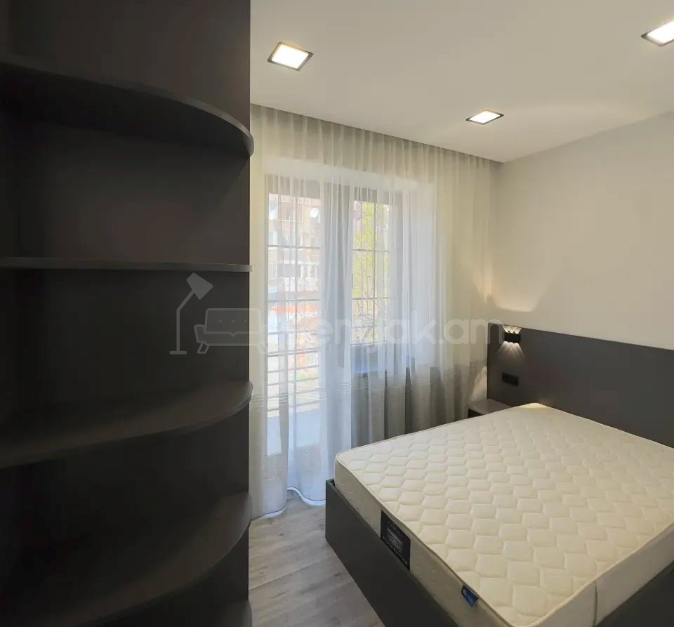 4 Սենյականոց Բնակարան Քարե Շենքում, 78քմ, 2/5 հարկ, Դիզայներական Վերանորոգված