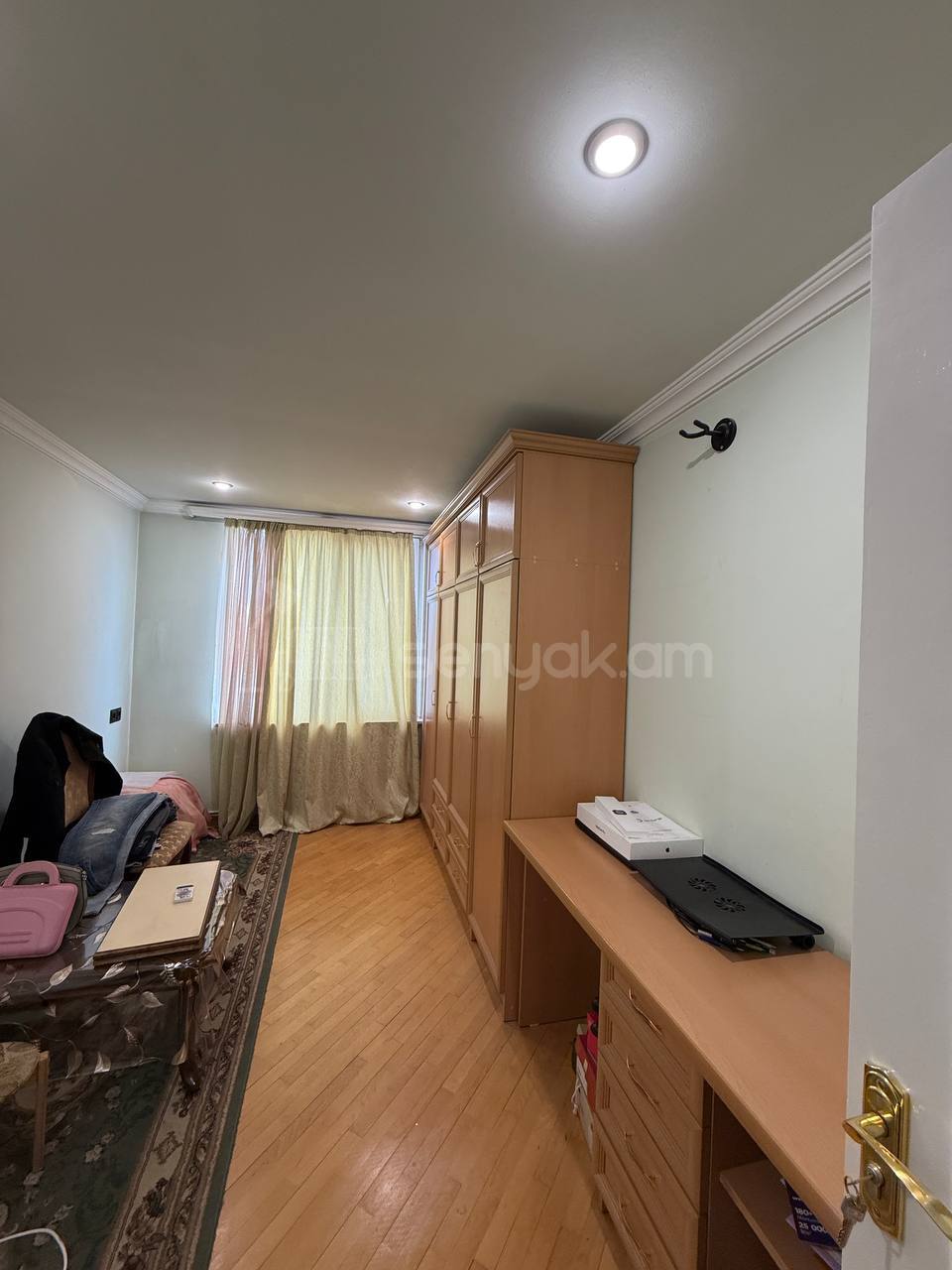 3 Սենյականոց Բնակարան Քարե Շենքում, 81քմ, 5/5 հարկ, Նորմալ Վիճակում