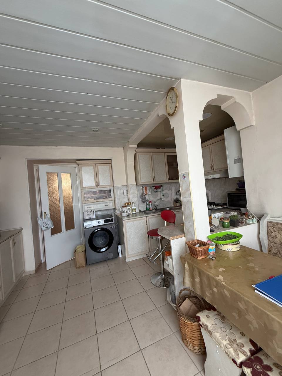 3 Սենյականոց Բնակարան Քարե Շենքում, 81քմ, 5/5 հարկ, Նորմալ Վիճակում