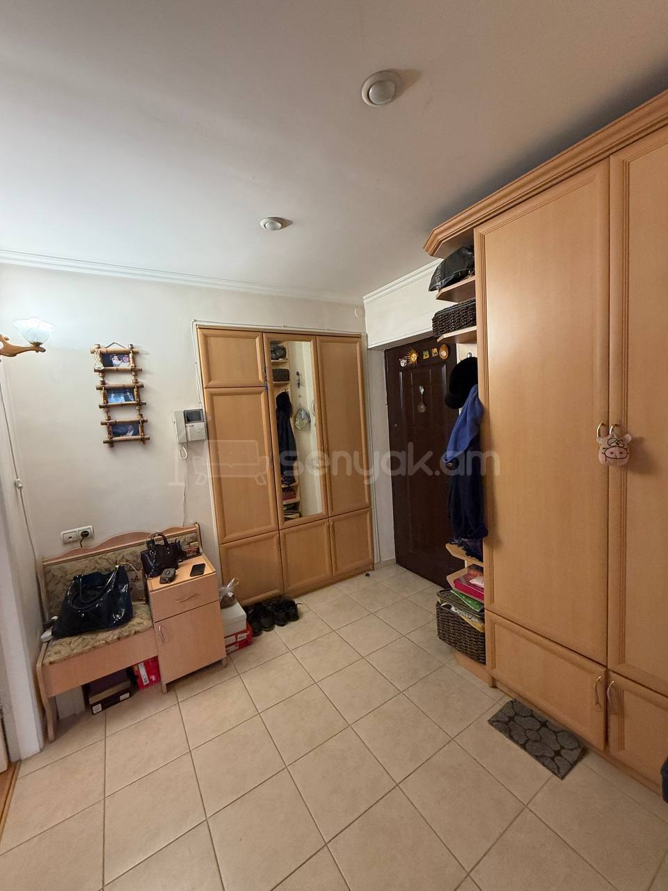 3 Սենյականոց Բնակարան Քարե Շենքում, 81քմ, 5/5 հարկ, Նորմալ Վիճակում