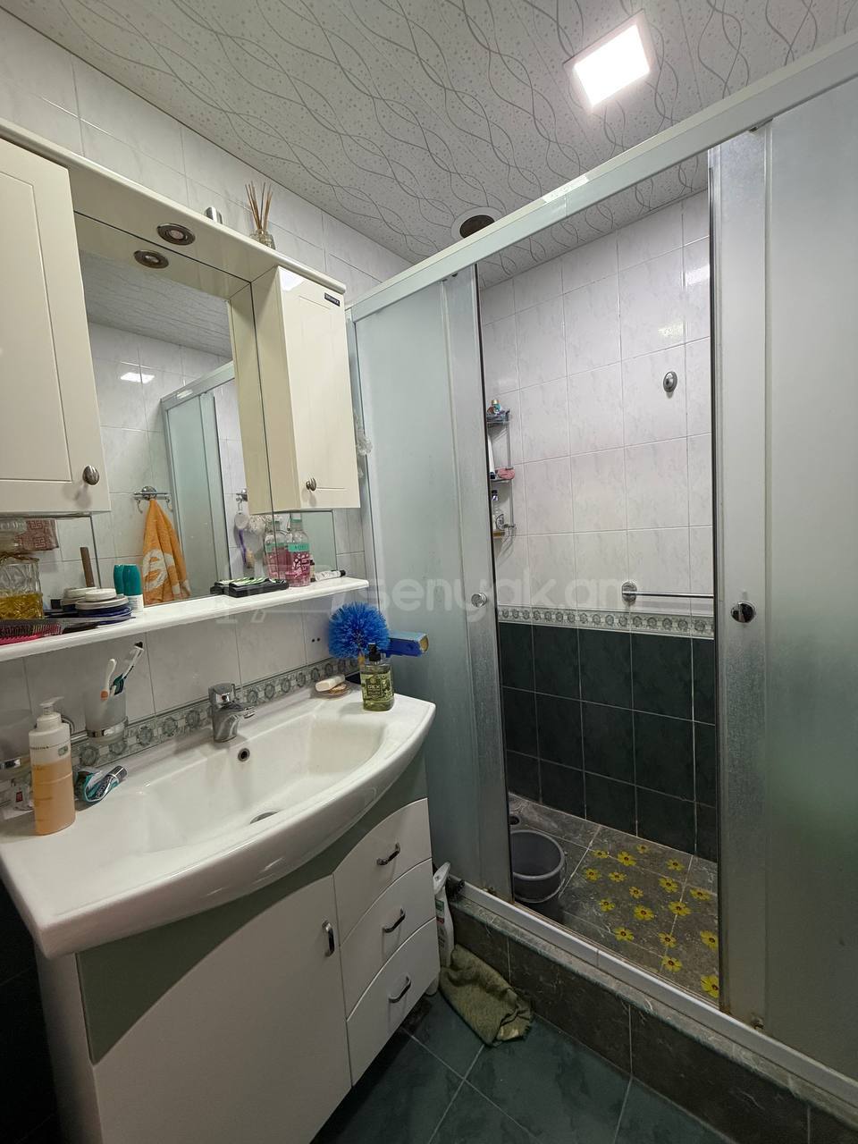 3 Սենյականոց Բնակարան Քարե Շենքում, 81քմ, 5/5 հարկ, Նորմալ Վիճակում