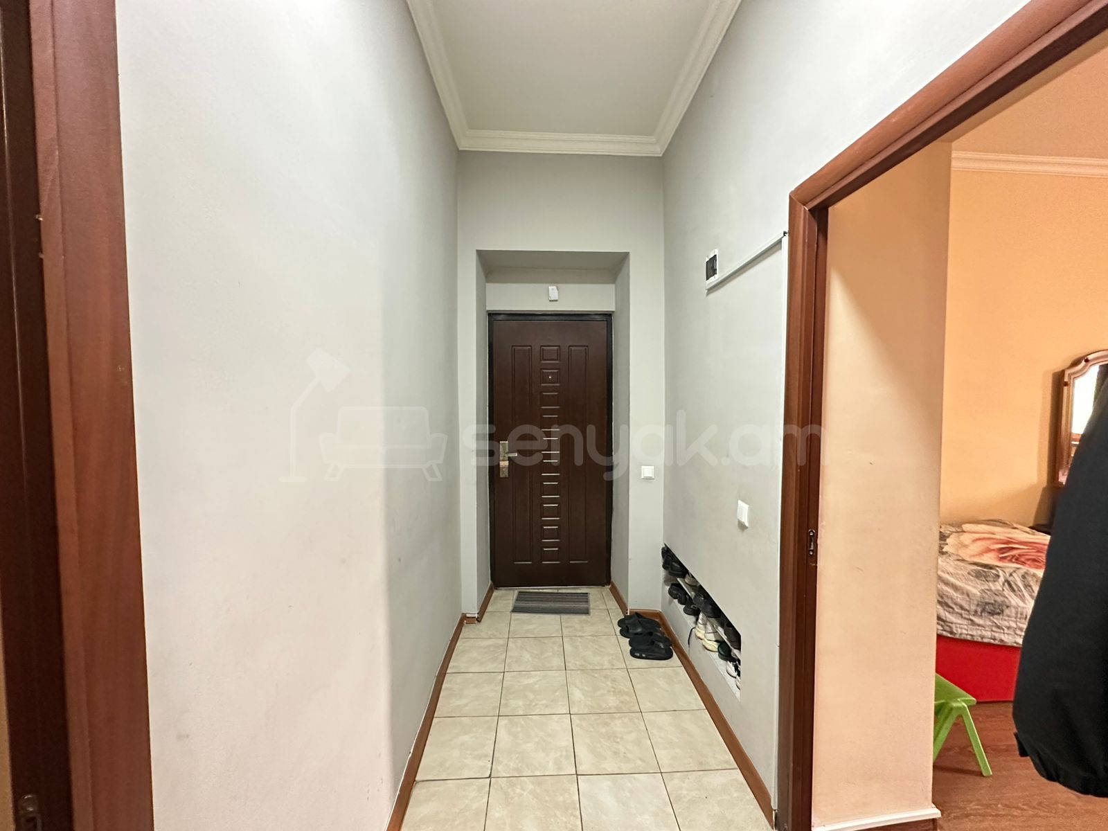 3 Սենյականոց Բնակարան Քարե Շենքում, 94քմ, 5/5 հարկ, Կապիտալ Վերանորոգված