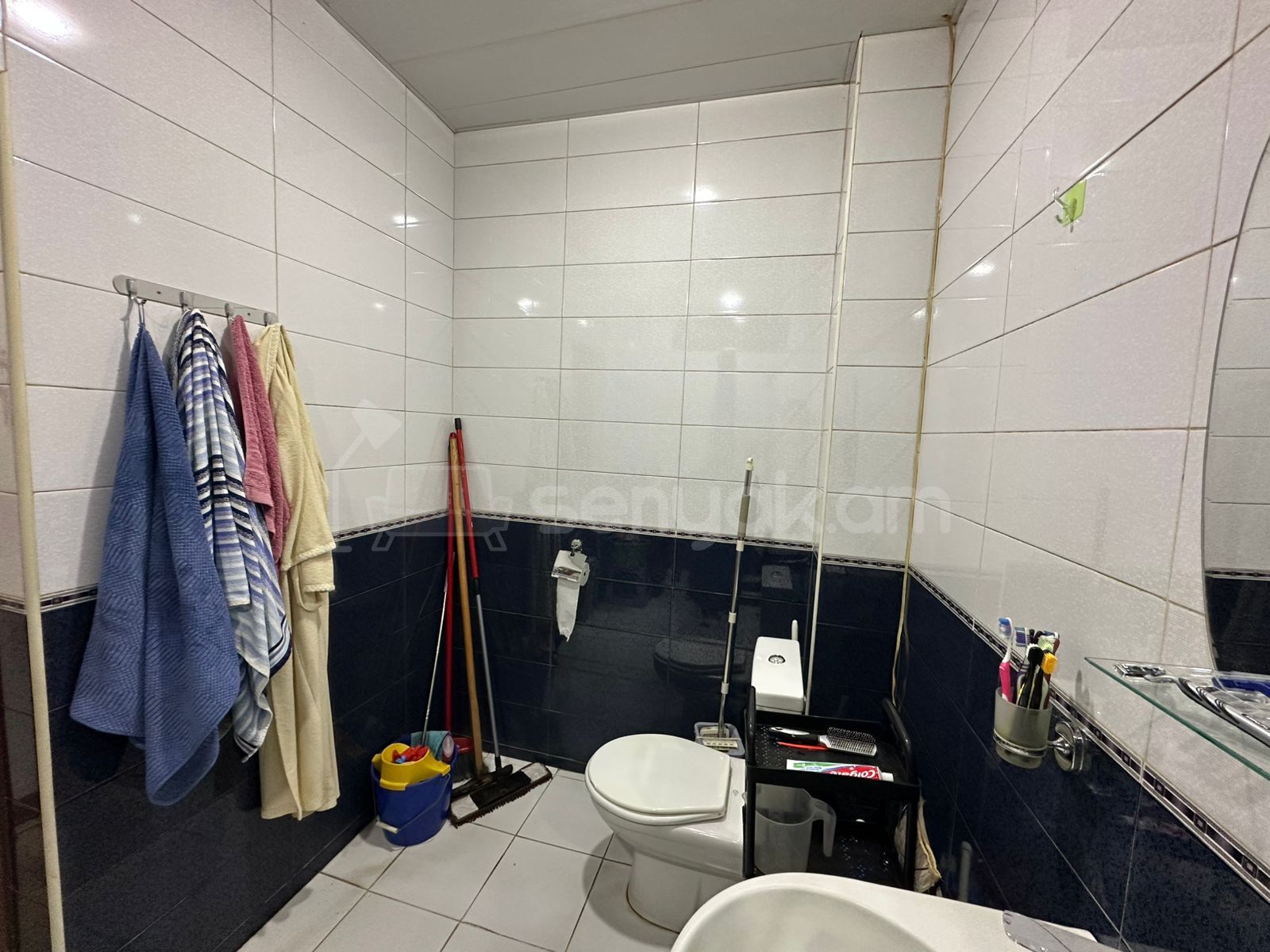 3 Սենյականոց Բնակարան Քարե Շենքում, 94քմ, 5/5 հարկ, Կապիտալ Վերանորոգված