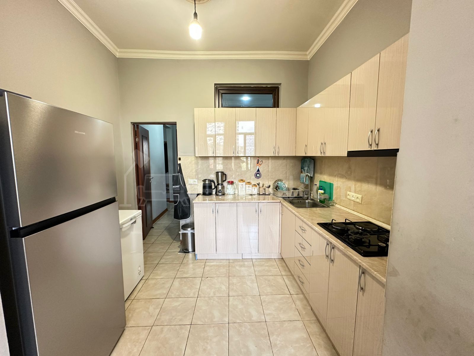 3 Սենյականոց Բնակարան Քարե Շենքում, 94քմ, 5/5 հարկ, Կապիտալ Վերանորոգված