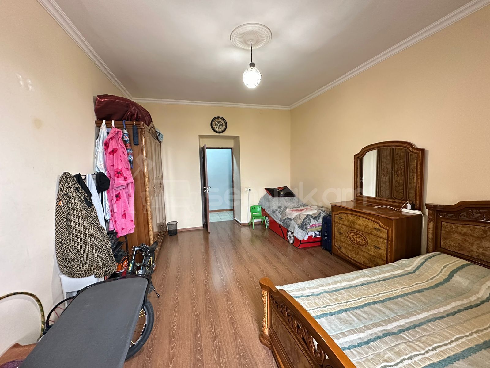 3 Սենյականոց Բնակարան Քարե Շենքում, 94քմ, 5/5 հարկ, Կապիտալ Վերանորոգված