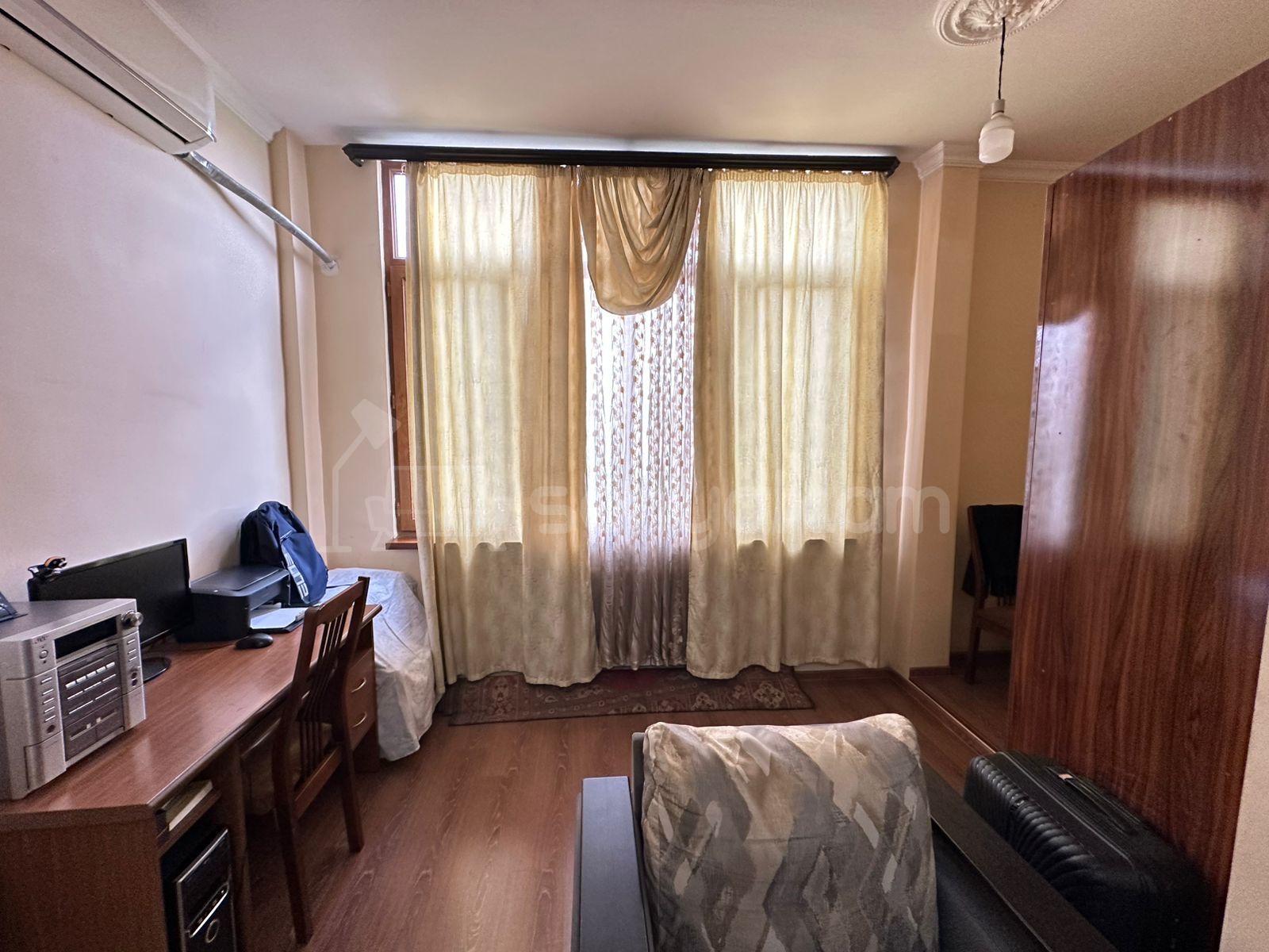 3 Սենյականոց Բնակարան Քարե Շենքում, 94քմ, 5/5 հարկ, Կապիտալ Վերանորոգված