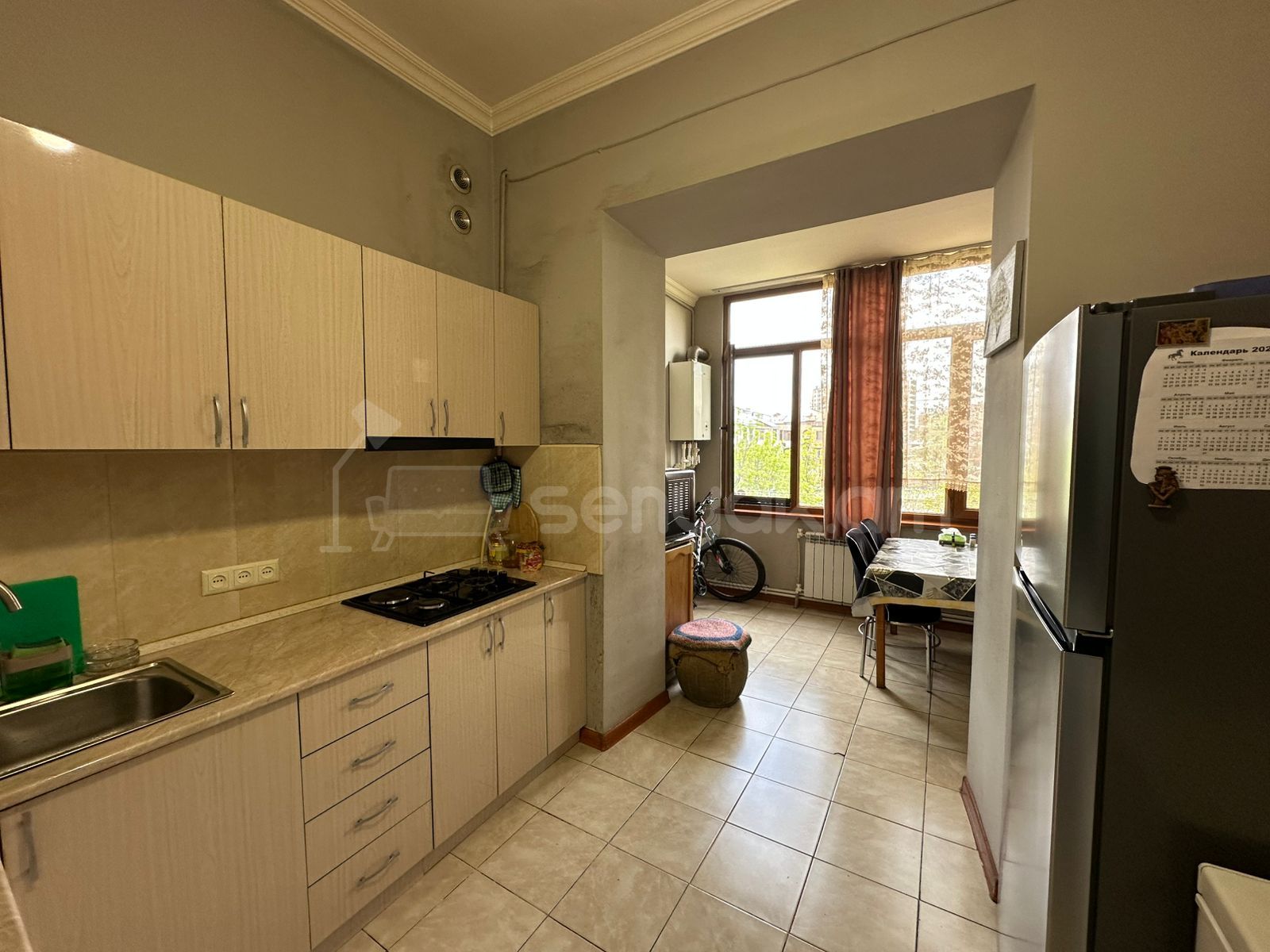 3 Սենյականոց Բնակարան Քարե Շենքում, 94քմ, 5/5 հարկ, Կապիտալ Վերանորոգված