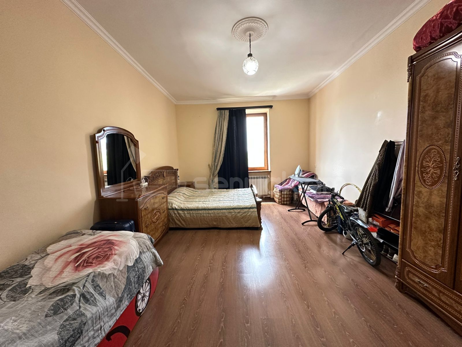 3 Սենյականոց Բնակարան Քարե Շենքում, 94քմ, 5/5 հարկ, Կապիտալ Վերանորոգված