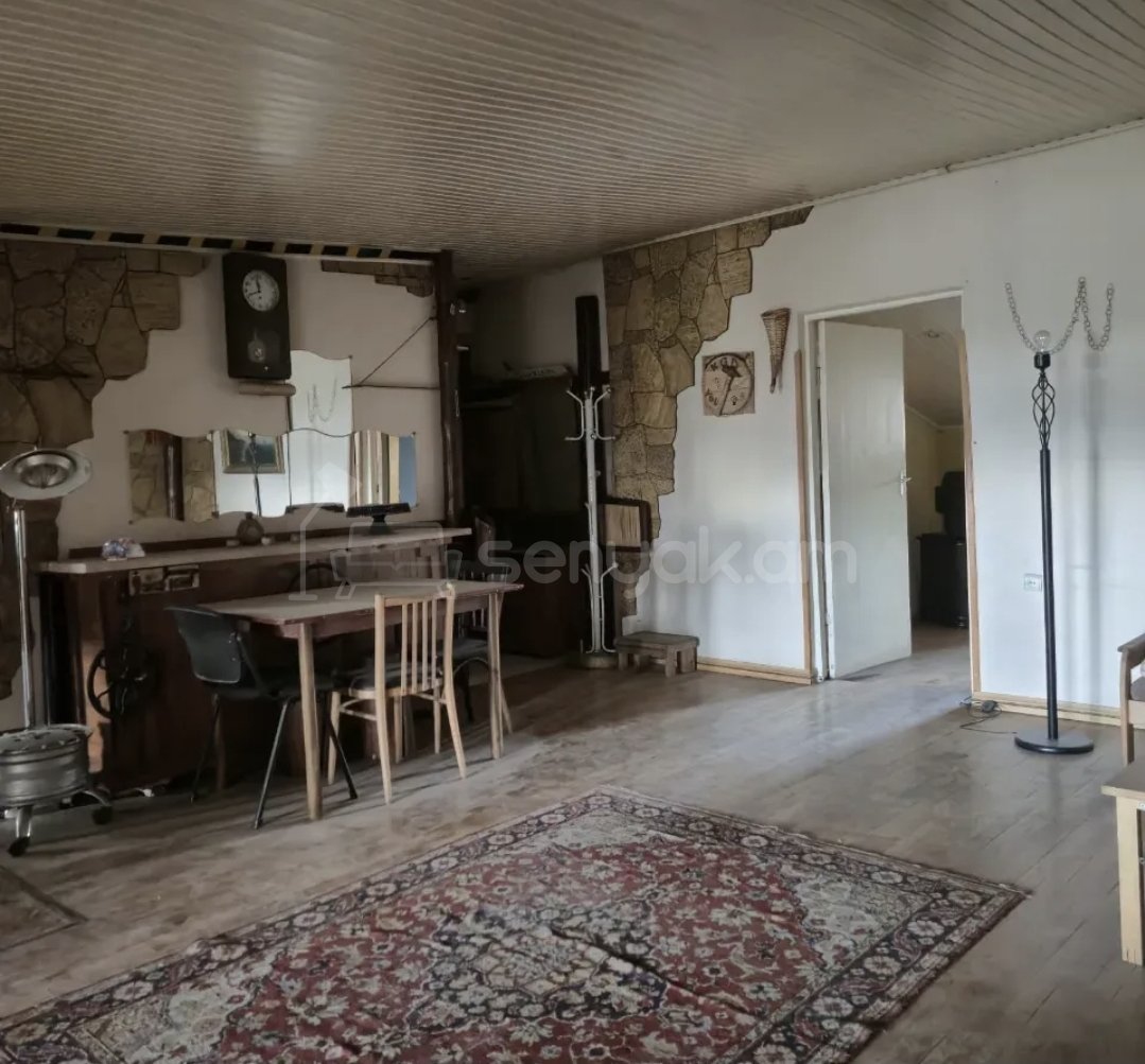 4 Սենյականոց Բնակարան Քարե Շենքում, 124քմ, 5/5 հարկ, Կոսմետիկ Վերանորոգված