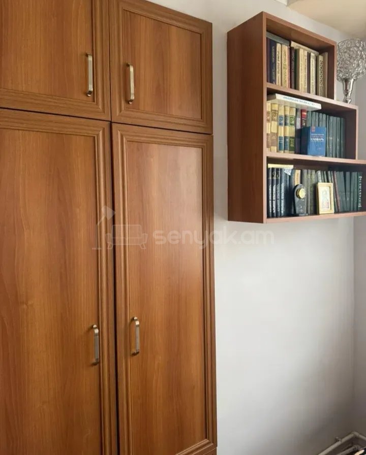 3 Սենյականոց Բնակարան Քարե Շենքում, 60քմ, 5/5 հարկ, Նորմալ Վիճակում, Կահավորված