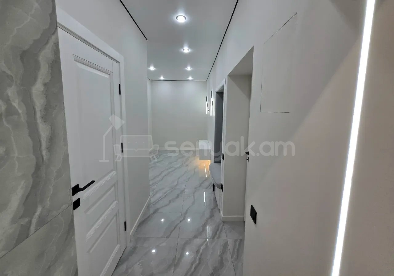 3 Սենյականոց Բնակարան Քարե Շենքում, 61քմ, 4/5 հարկ, Կապիտալ Վերանորոգված