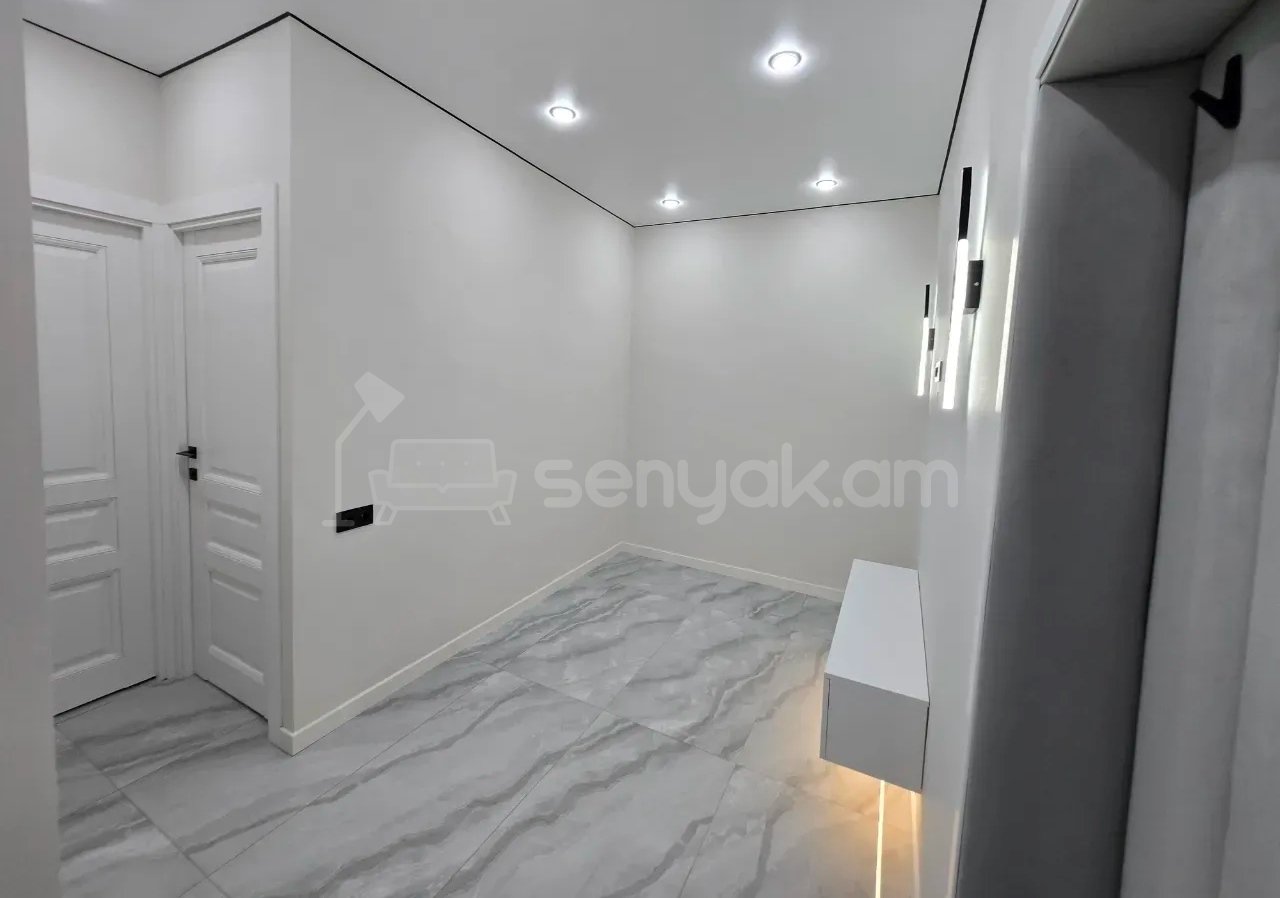 3 Սենյականոց Բնակարան Քարե Շենքում, 61քմ, 4/5 հարկ, Կապիտալ Վերանորոգված