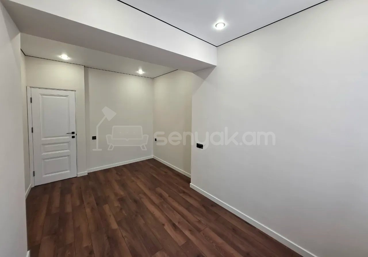 3 Սենյականոց Բնակարան Քարե Շենքում, 61քմ, 4/5 հարկ, Կապիտալ Վերանորոգված