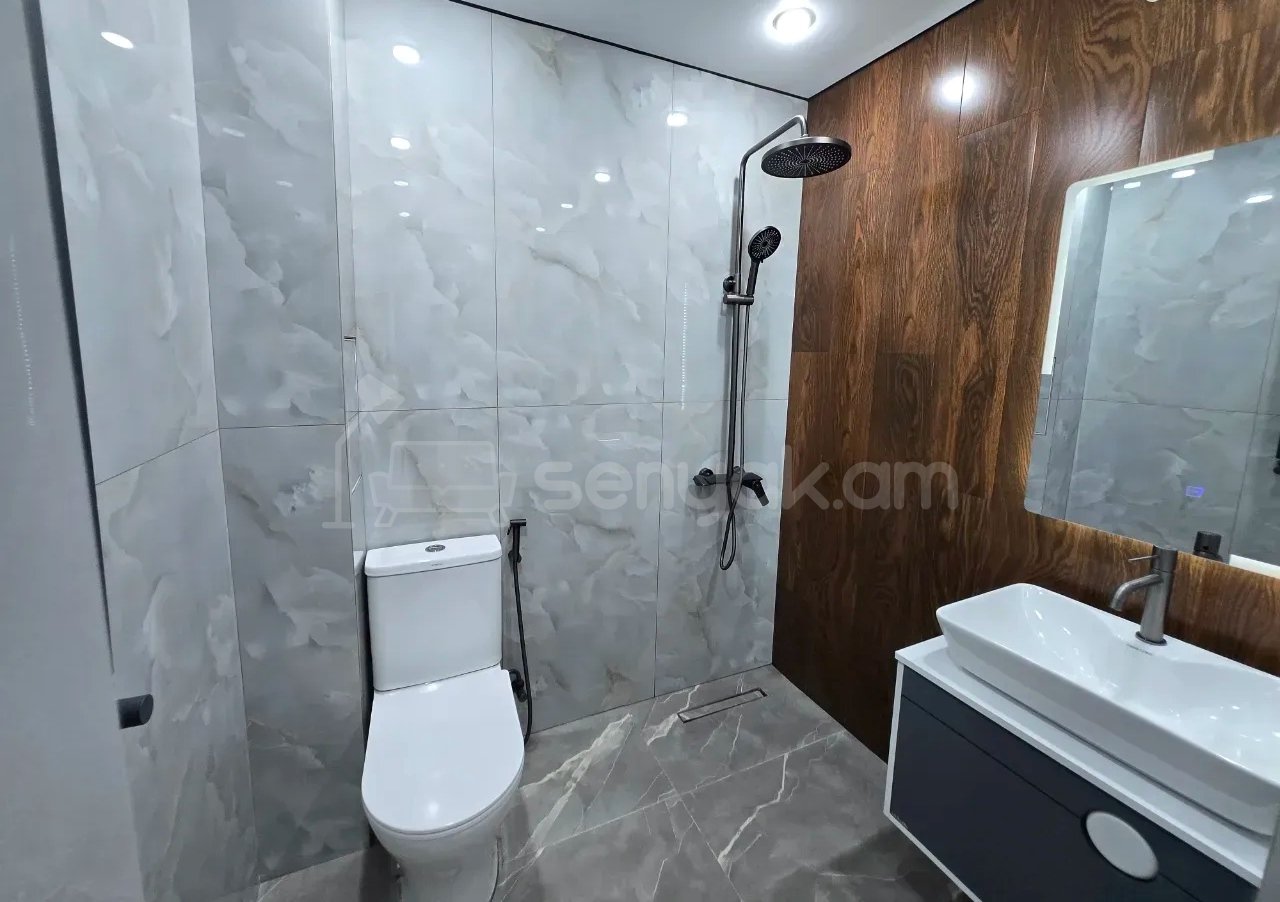 3 Սենյականոց Բնակարան Քարե Շենքում, 61քմ, 4/5 հարկ, Կապիտալ Վերանորոգված