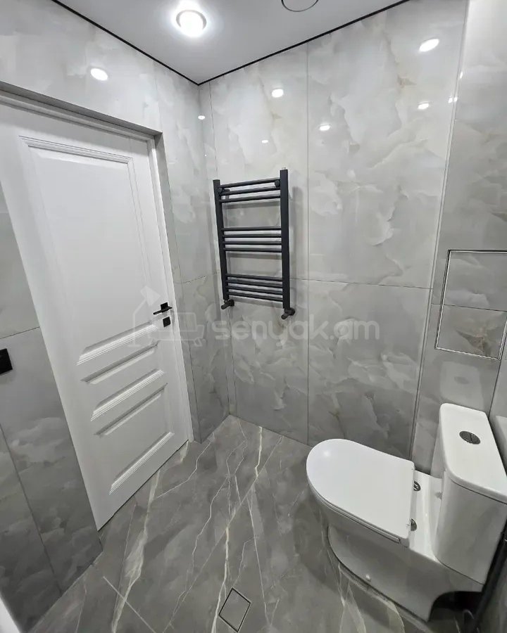 3 Սենյականոց Բնակարան Քարե Շենքում, 61քմ, 4/5 հարկ, Կապիտալ Վերանորոգված