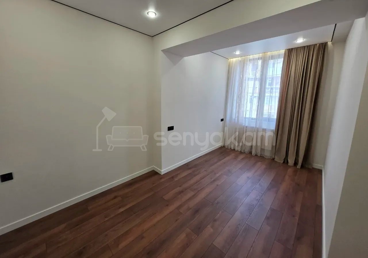 3 Սենյականոց Բնակարան Քարե Շենքում, 61քմ, 4/5 հարկ, Կապիտալ Վերանորոգված