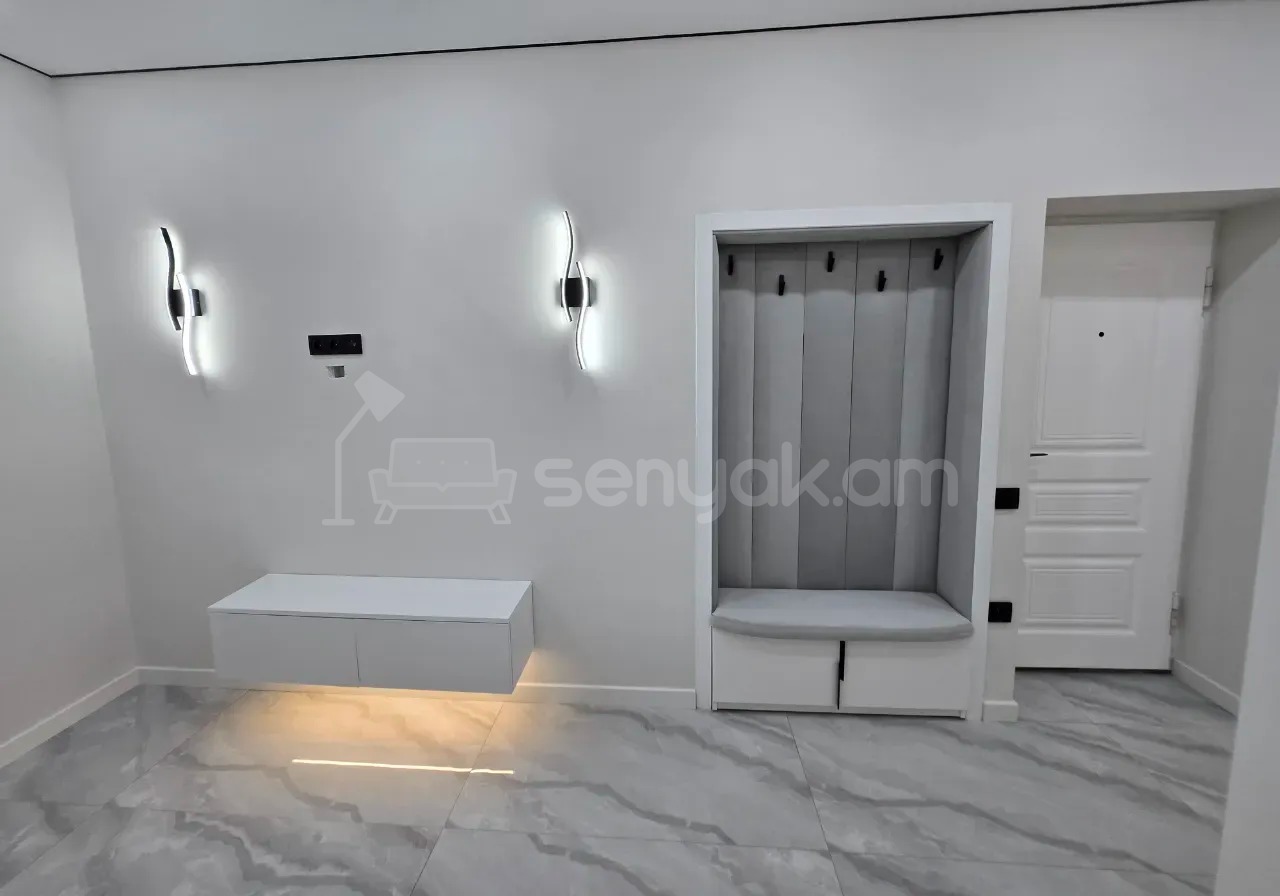 3 Սենյականոց Բնակարան Քարե Շենքում, 61քմ, 4/5 հարկ, Կապիտալ Վերանորոգված