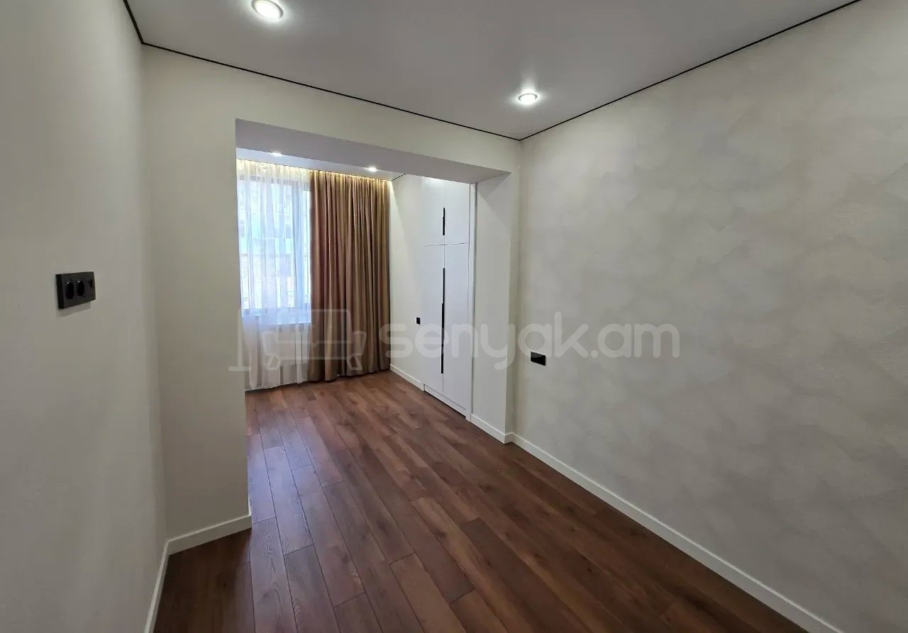 3 Սենյականոց Բնակարան Քարե Շենքում, 61քմ, 4/5 հարկ, Կապիտալ Վերանորոգված