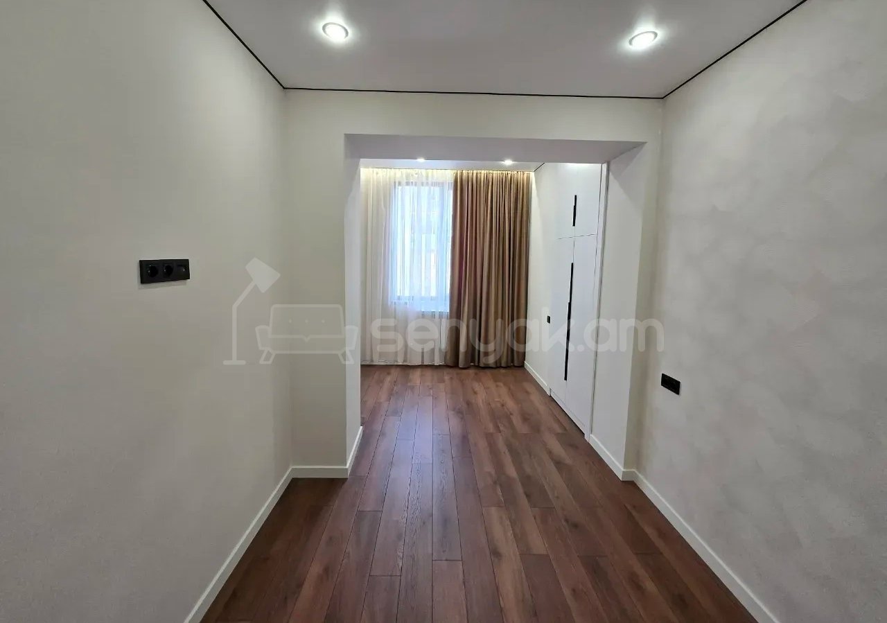 3 Սենյականոց Բնակարան Քարե Շենքում, 61քմ, 4/5 հարկ, Կապիտալ Վերանորոգված