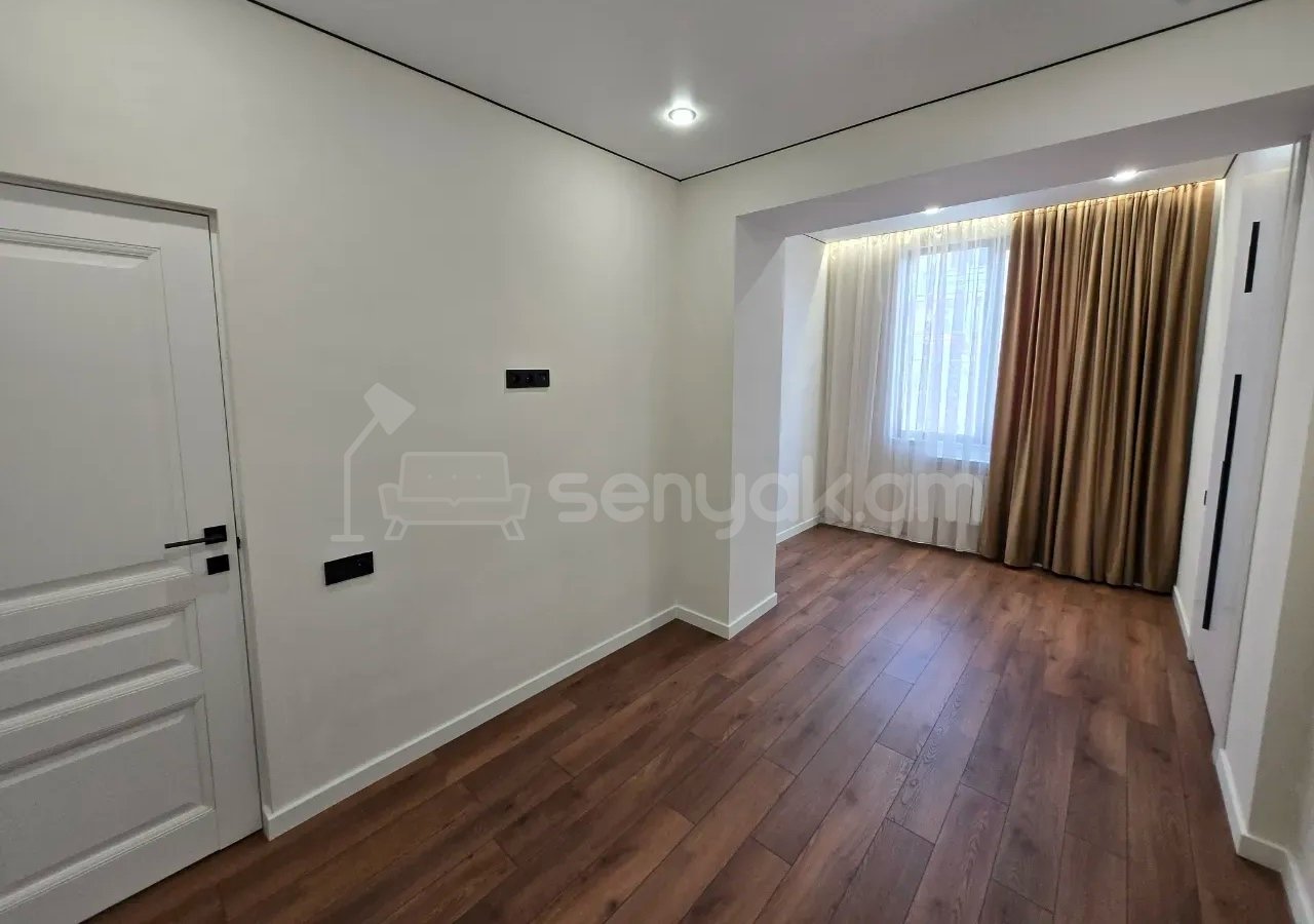 3 Սենյականոց Բնակարան Քարե Շենքում, 61քմ, 4/5 հարկ, Կապիտալ Վերանորոգված