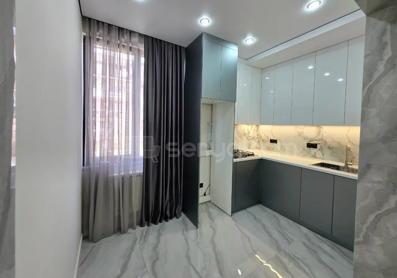 3 Սենյականոց Բնակարան Քարե Շենքում, 61քմ, 4/5 հարկ, Կապիտալ Վերանորոգված