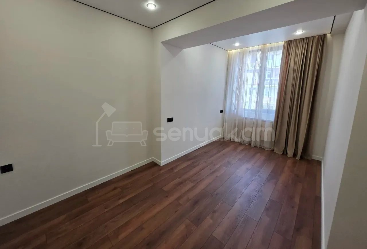 3 Սենյականոց Բնակարան Քարե Շենքում, 61քմ, 4/5 հարկ, Կապիտալ Վերանորոգված