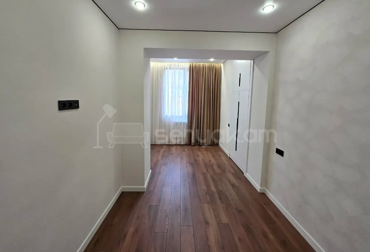3 Սենյականոց Բնակարան Քարե Շենքում, 61քմ, 4/5 հարկ, Կապիտալ Վերանորոգված