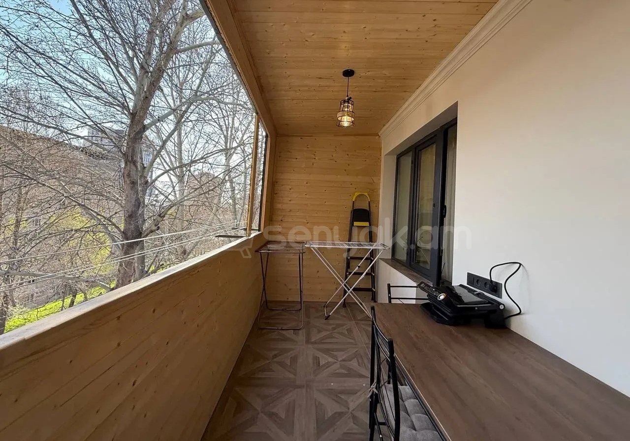 3 Սենյականոց Բնակարան Քարե Շենքում, 76քմ, 5/5 հարկ, Դիզայներական Վերանորոգված