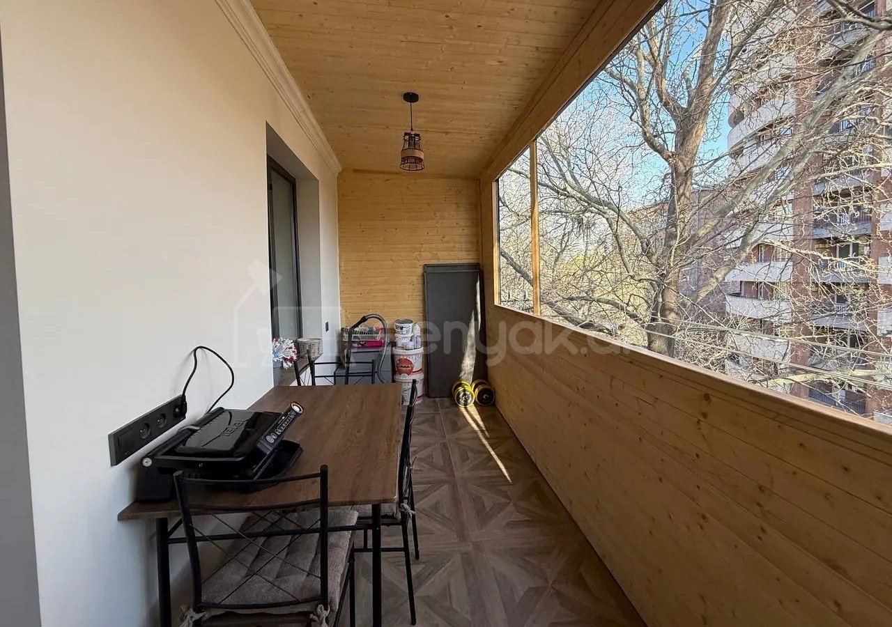 3 Սենյականոց Բնակարան Քարե Շենքում, 76քմ, 5/5 հարկ, Դիզայներական Վերանորոգված