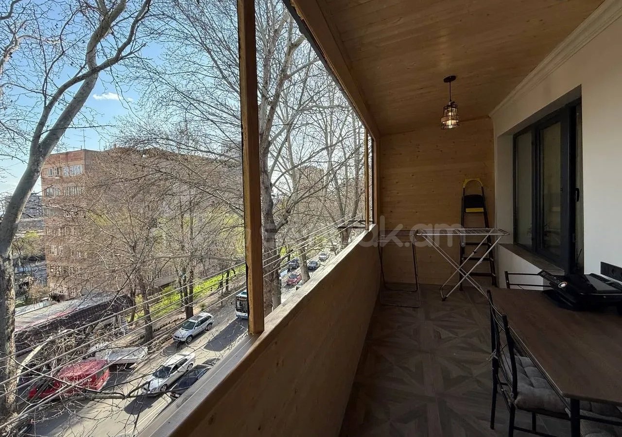 3 Սենյականոց Բնակարան Քարե Շենքում, 76քմ, 5/5 հարկ, Դիզայներական Վերանորոգված