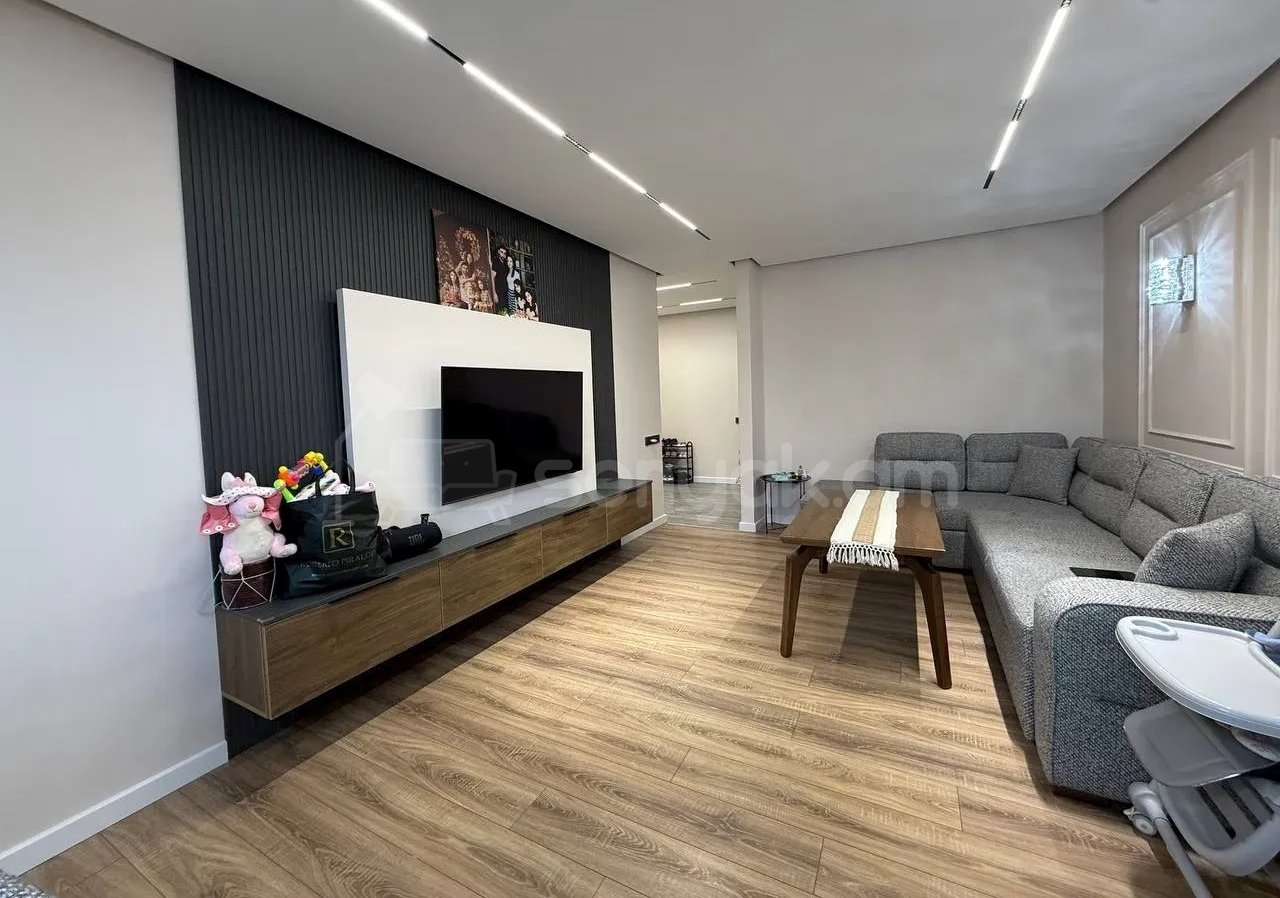 3 Սենյականոց Բնակարան Քարե Շենքում, 76քմ, 5/5 հարկ, Դիզայներական Վերանորոգված