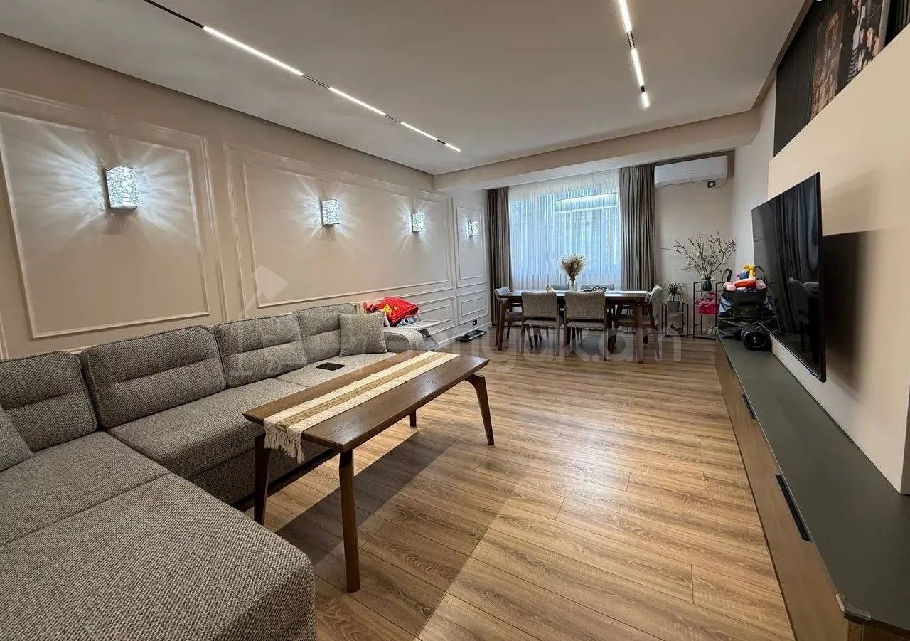 3 Սենյականոց Բնակարան Քարե Շենքում, 76քմ, 5/5 հարկ, Դիզայներական Վերանորոգված