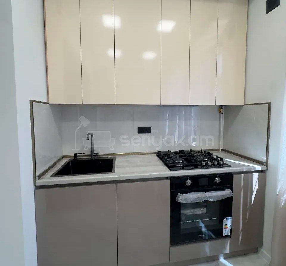 4 Սենյականոց Բնակարան Քարե Շենքում, 78քմ, 2/5 հարկ, Կապիտալ Վերանորոգված