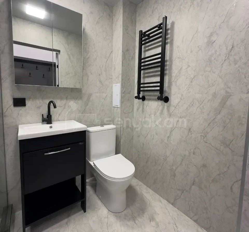 4 Սենյականոց Բնակարան Քարե Շենքում, 78քմ, 2/5 հարկ, Կապիտալ Վերանորոգված