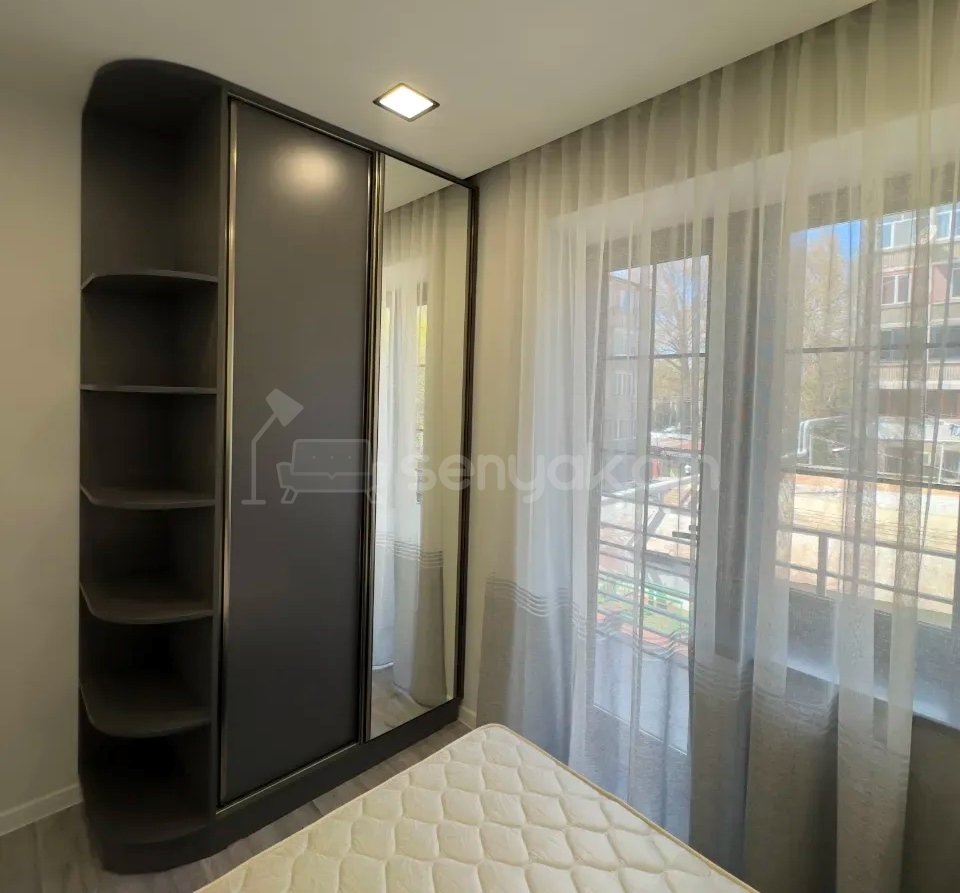 4 Սենյականոց Բնակարան Քարե Շենքում, 78քմ, 2/5 հարկ, Կապիտալ Վերանորոգված