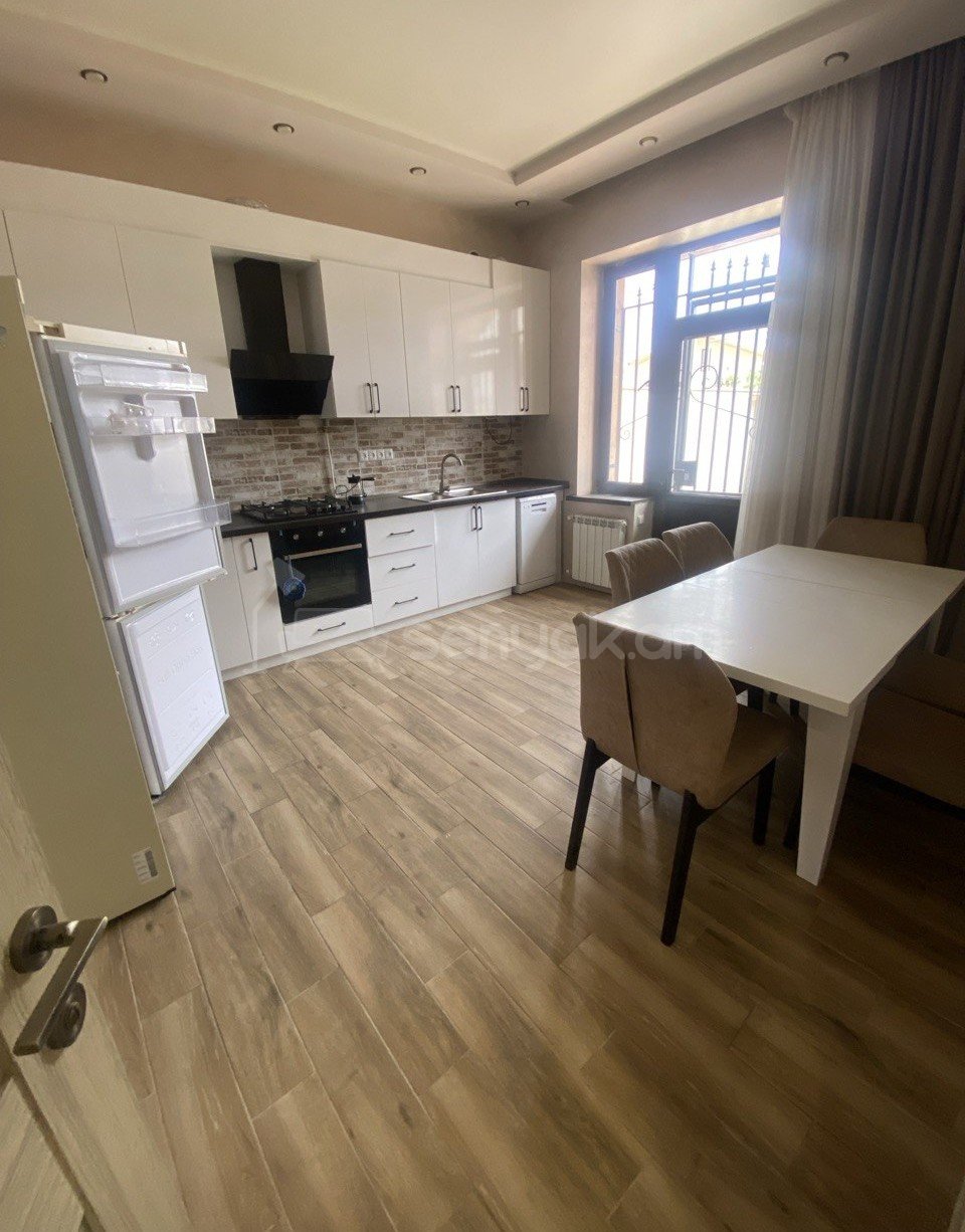 3 Սենյականոց Սեփական Տուն, 100քմ, Կապիտալ Վերանորոգված