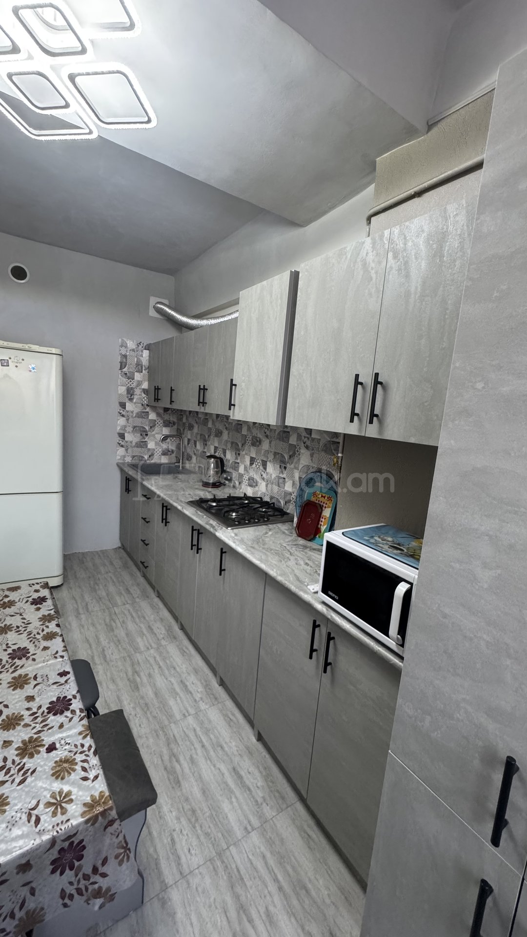 3 Սենյականոց Բնակարան, 87քմ, 9/10 հարկ, Նորմալ Վիճակում