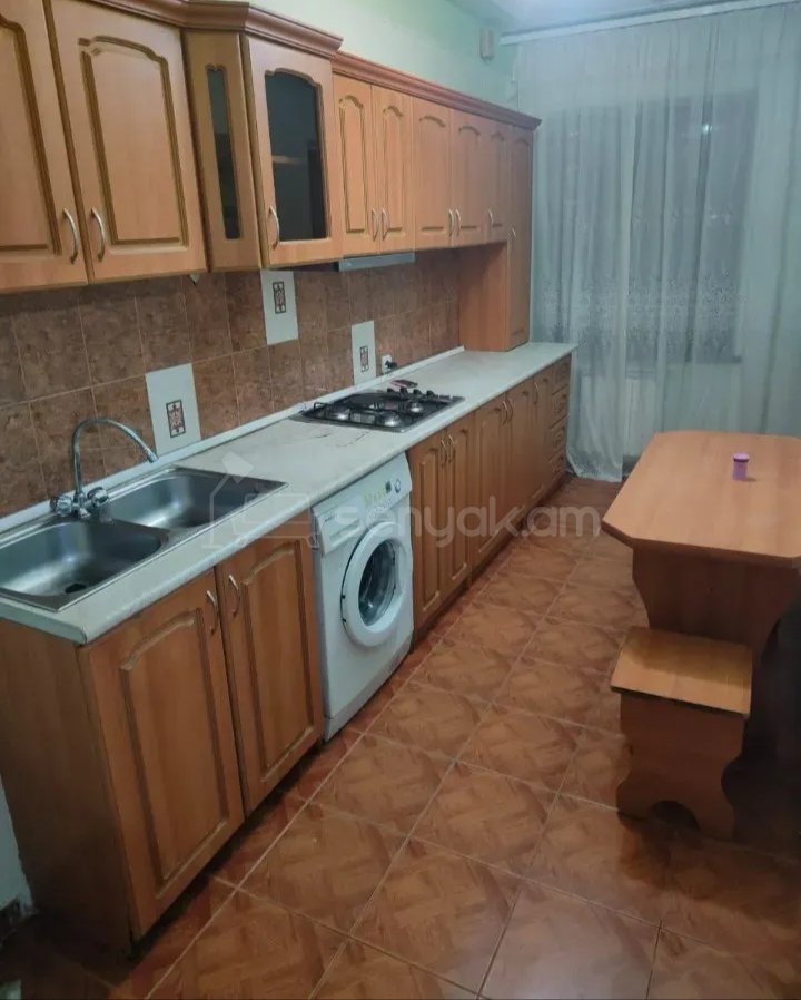 4 Սենյականոց Բնակարան, 80քմ, 7/9 հարկ, Նորմալ Վիճակում, Կահավորված