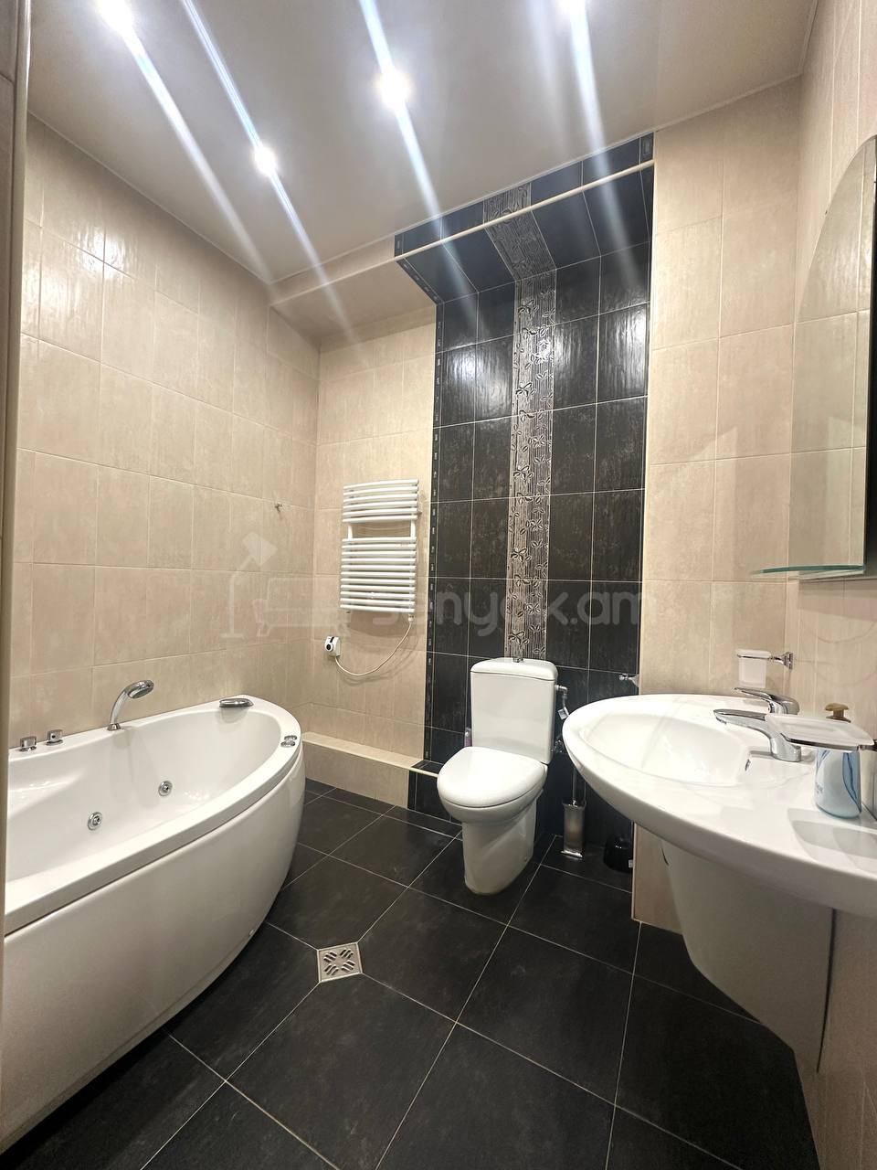 4 Սենյականոց Բնակարան Նորակառույցում, 147քմ, 5/10 հարկ, Կապիտալ Վերանորոգված, Կահավորված