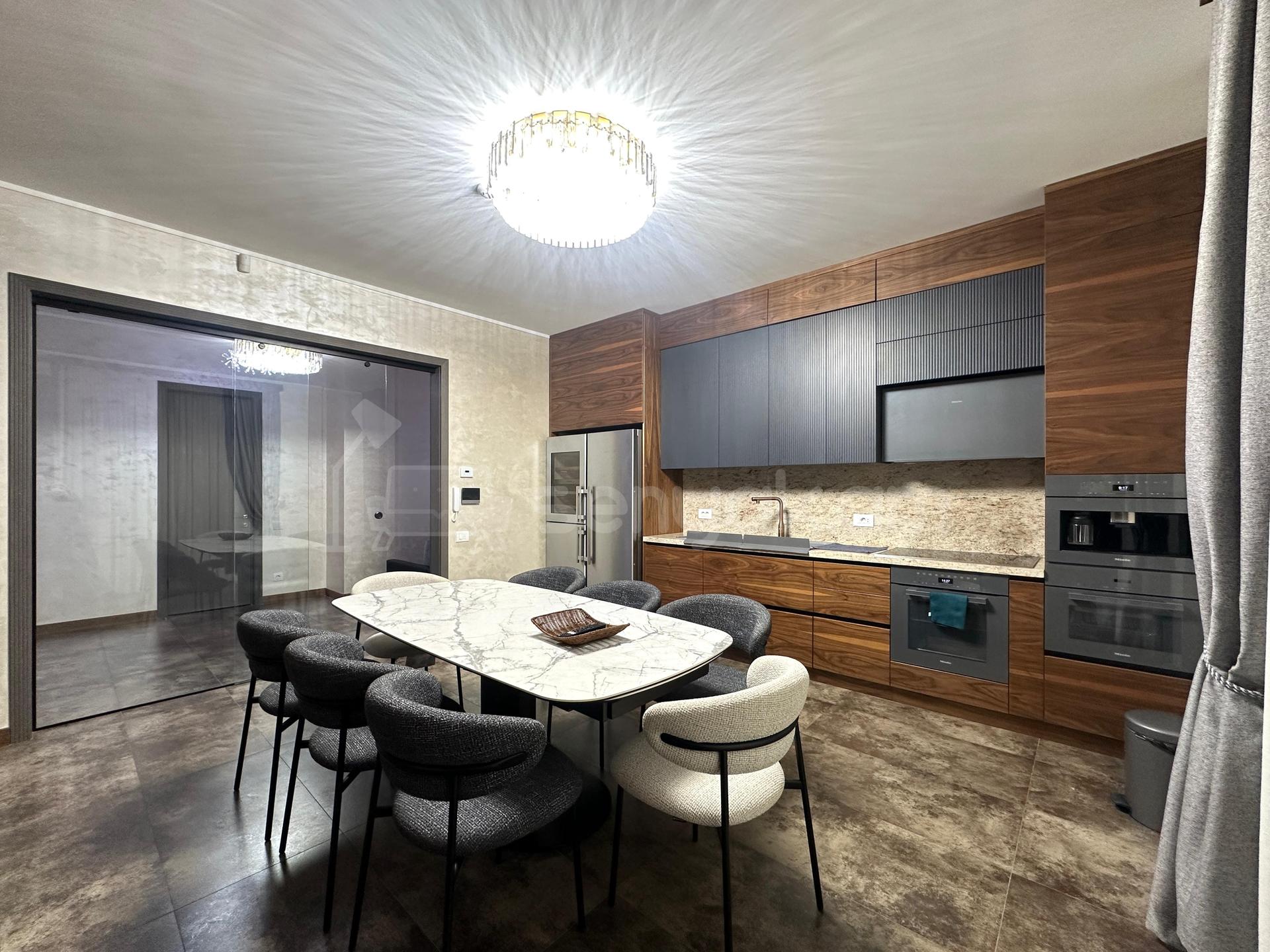 4 Սենյականոց Բնակարան Նորակառույցում, 180քմ, 5/10 հարկ, Կապիտալ Վերանորոգված, Կահավորված