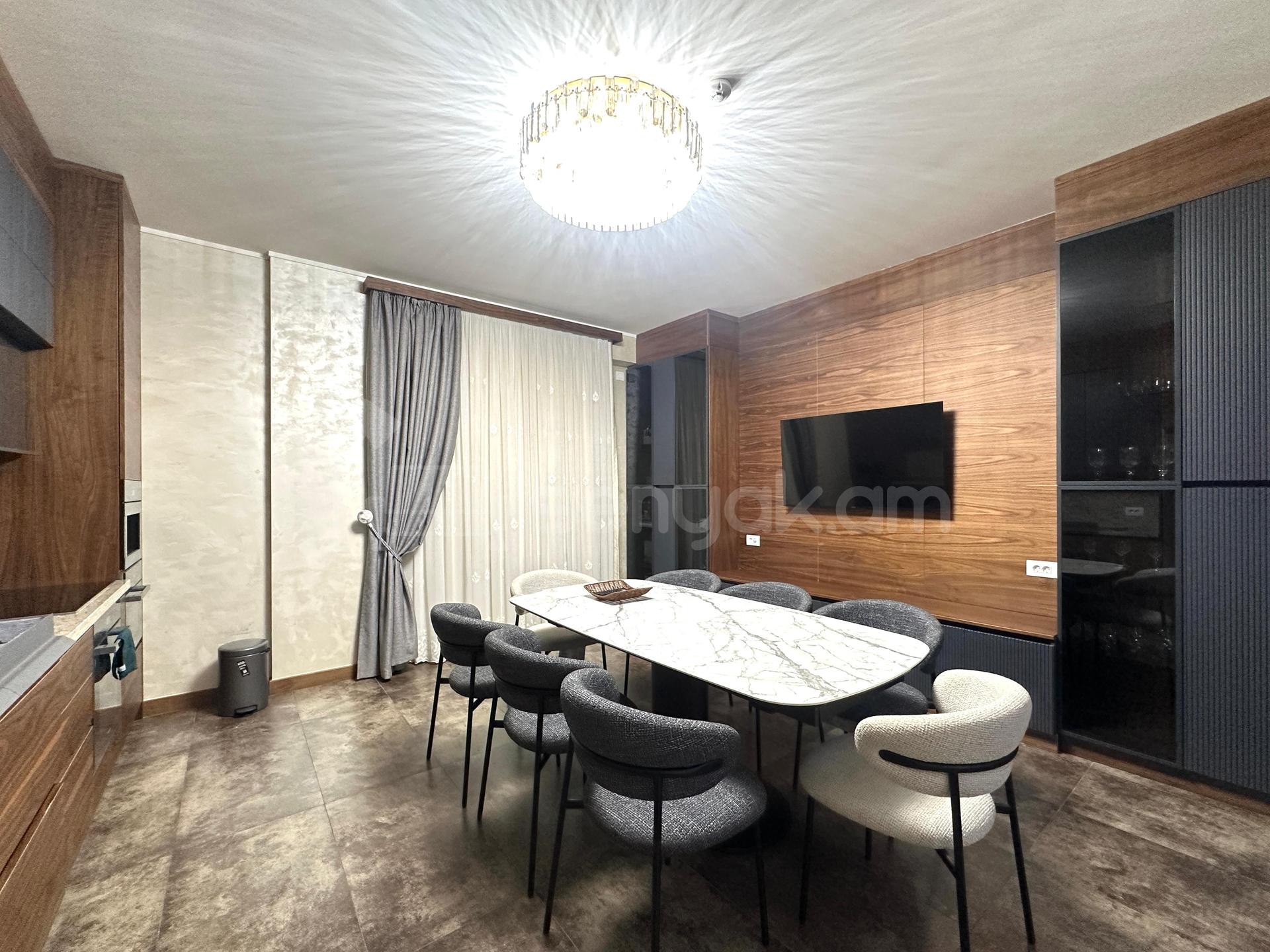 4 Սենյականոց Բնակարան Նորակառույցում, 180քմ, 5/10 հարկ, Կապիտալ Վերանորոգված, Կահավորված